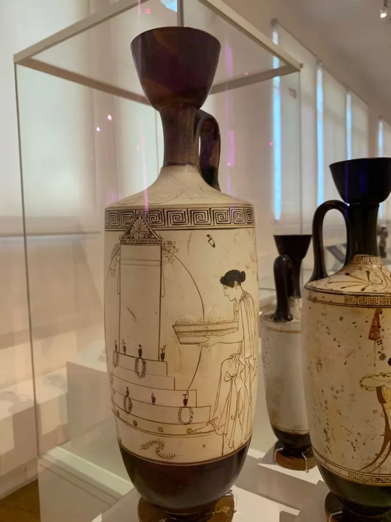 LEKYTHOS. Прекрасный по стилю кувшин, ваза. 450 ДО. Каков стиль, а? Сюжет – визит в Гробницу.