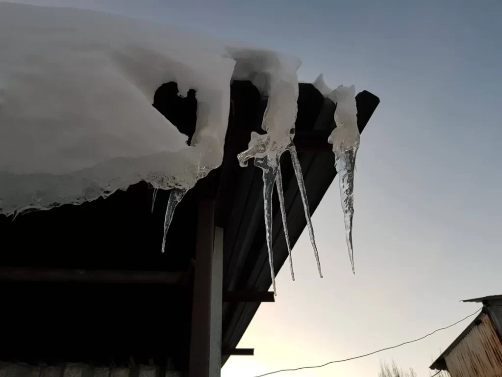 Это для Вас сосульки - повседневность, а я первый раз года за два увидел.