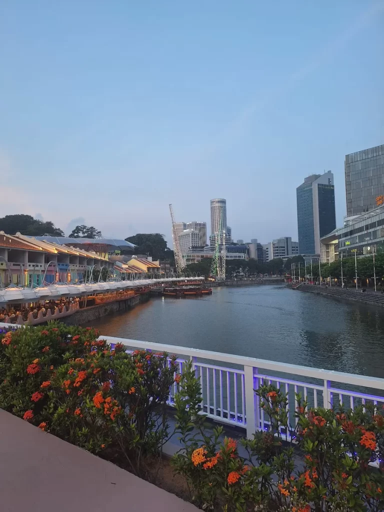 Новое ресторанное открытие - Clarke Quay у той же речки-Сингапуровки.